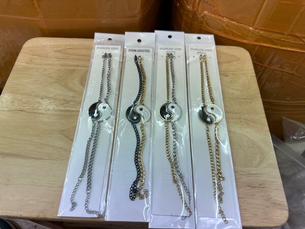 YING YANG COUPLE's handchain