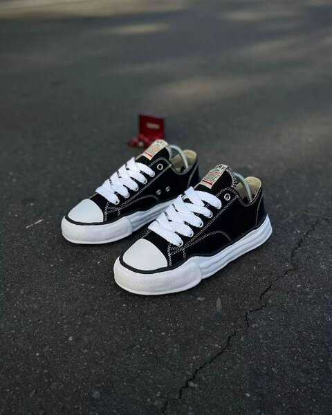 Baskets noires tendance en toile