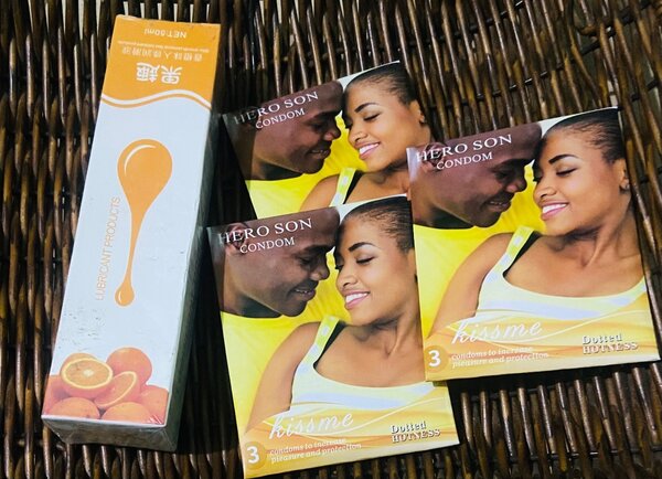 9 Préservatifs + 1 lubrifiant