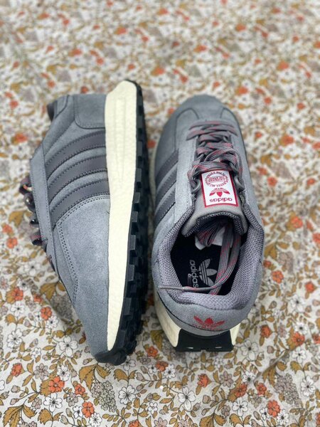 Baskets Adidas rétro élégantes