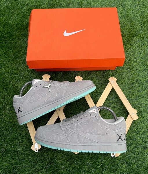 AIR JORDAN 1 X TRAVIS SCOTT