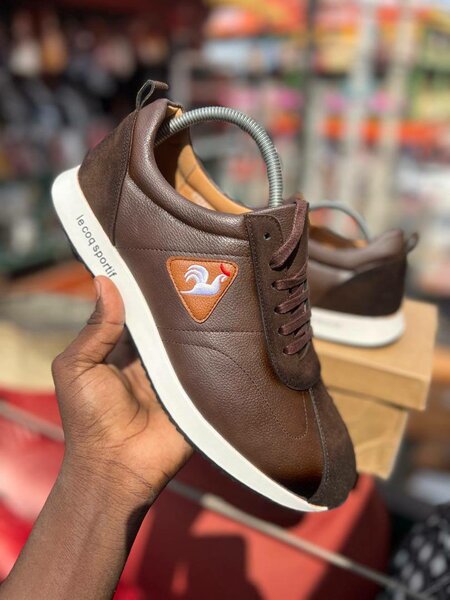 Sneakers en cuir marron élégants