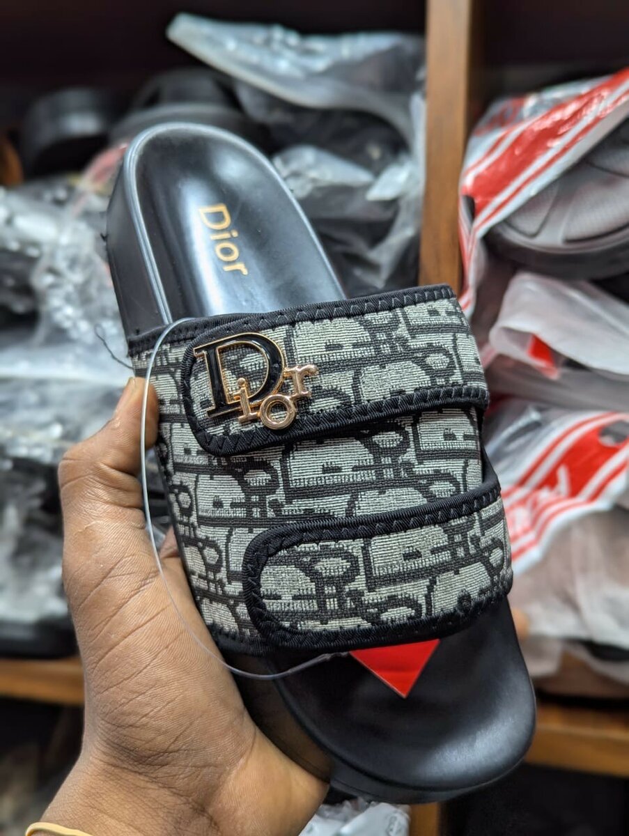 Sandales Dior élégantes