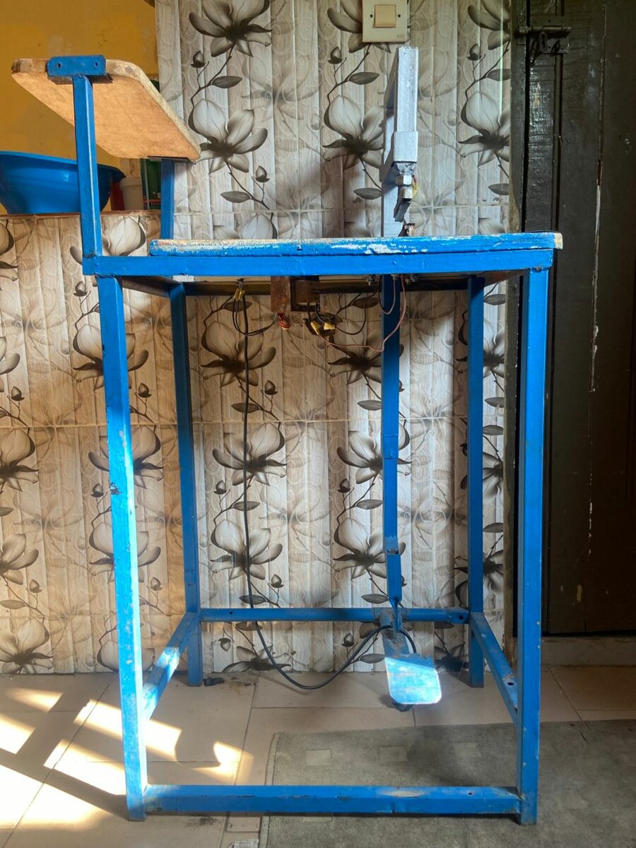 Presse manuelle à pédale