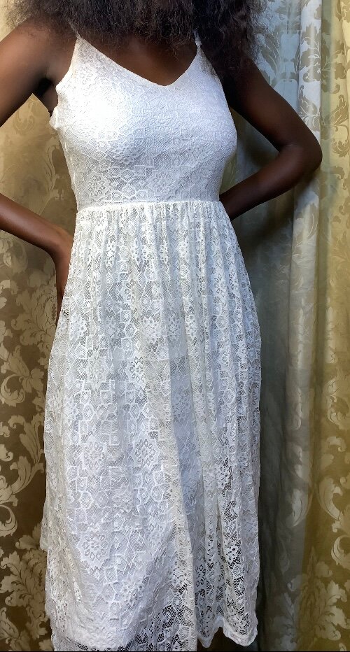 Robe en dentelle blanche élégante