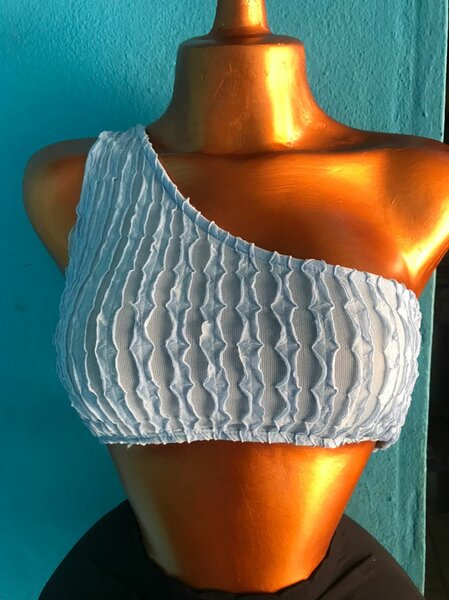 Top asymétrique texturé chic