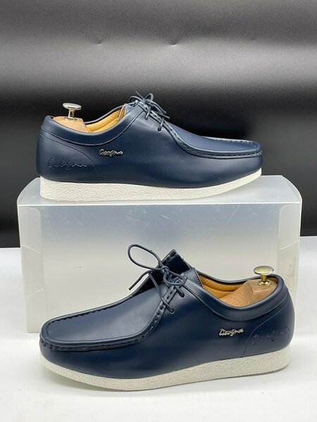 Boots, bleues, semelle blanche