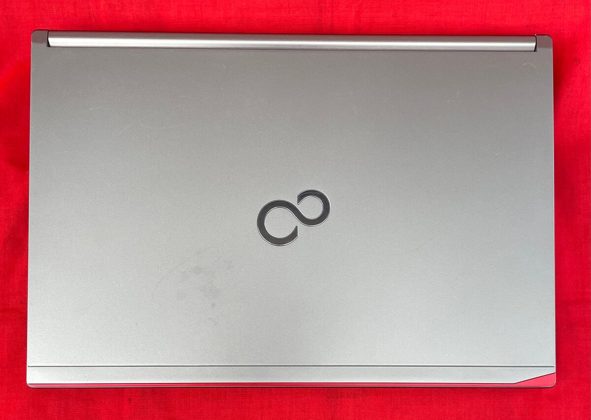 FUJITSU LIFEBOOK E746 (i7)