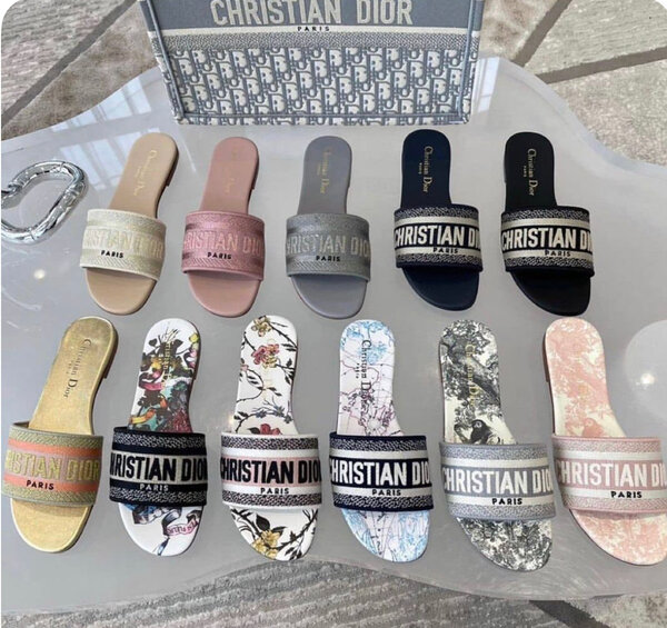 Mules Dior élégantes