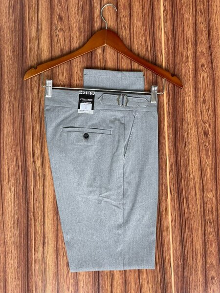 Pantalon de costume gris élégant