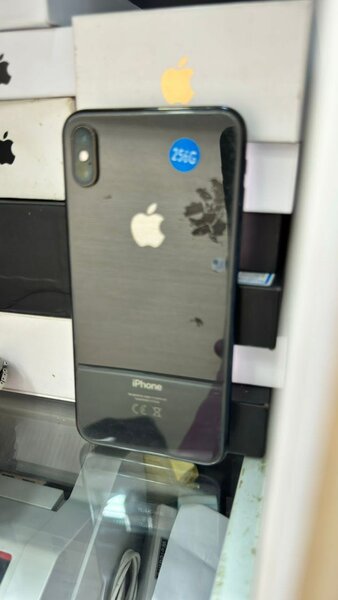 *iphone XSMAX 256giga second main propre :