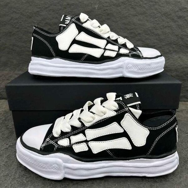 Baskets tendance noir et blanc