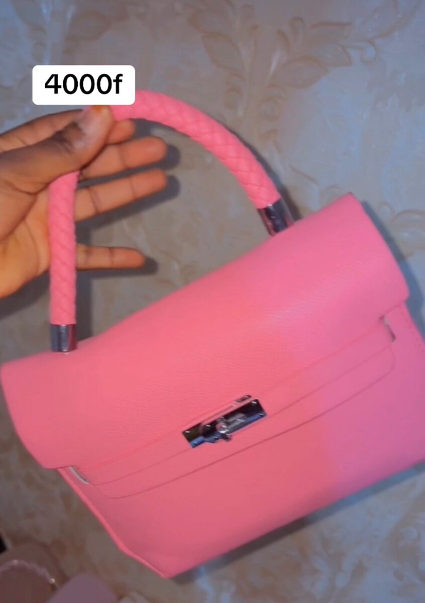 Sac à main rose élégant