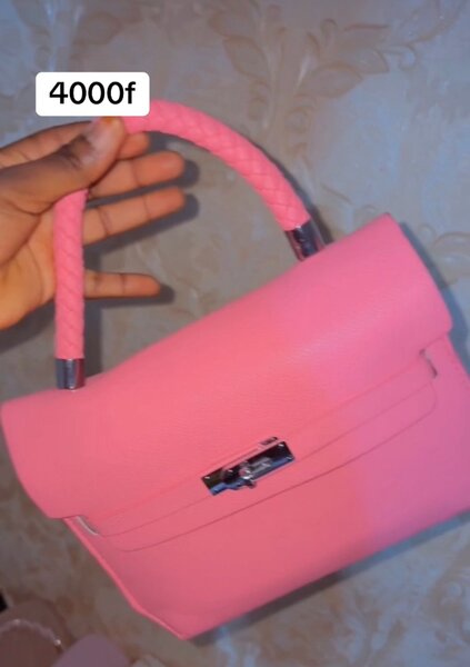 Sac à main rose élégant