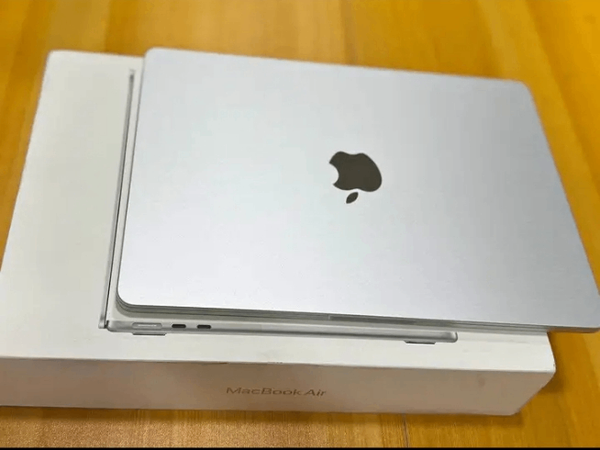 MacBook Air 13" Apple