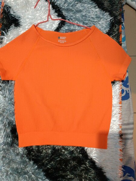 T-shirt en tricot orange vif