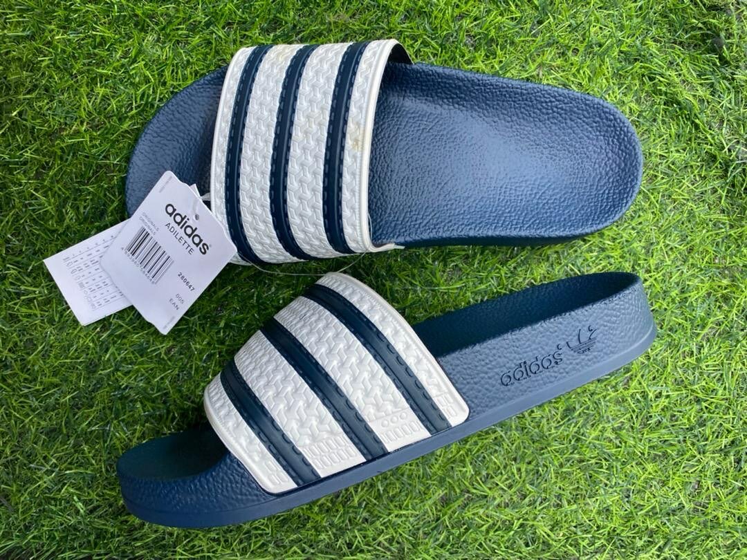 Smooth Adiddas slides