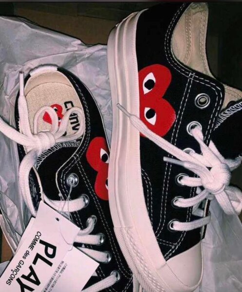 Baskets noires avec motif cœur