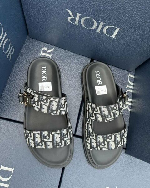 Sandales Dior élégantes