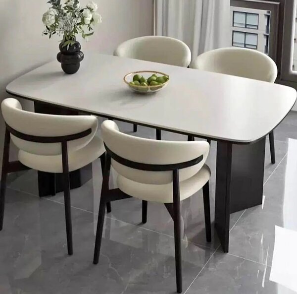 Tables modernes avec chaises