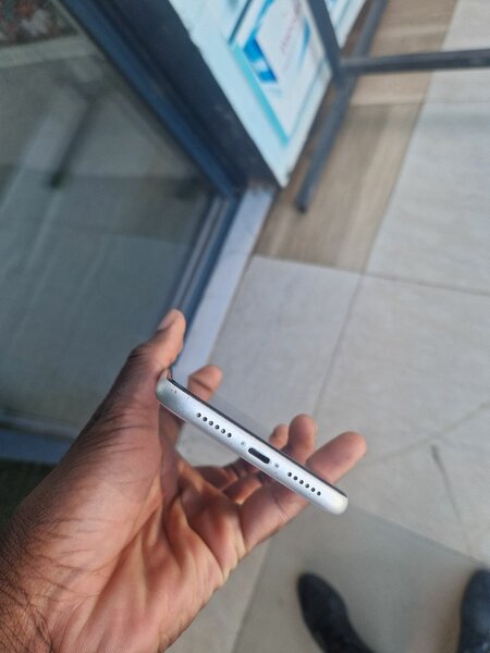 Iphone xr 64 gb uk pre owned