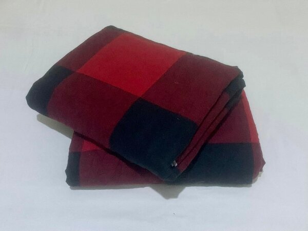 Red and black checkered bed linen