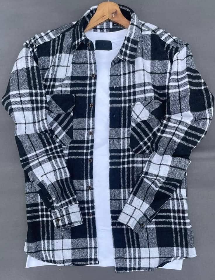 Chemise à carreaux et blouse en satin