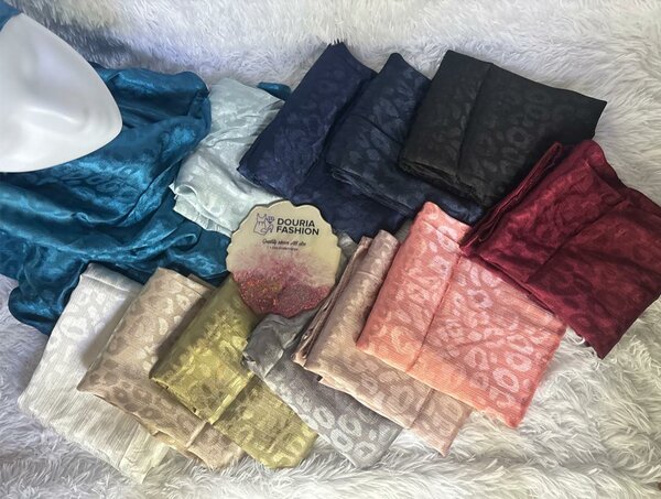 Voile en satin jaguar (1)