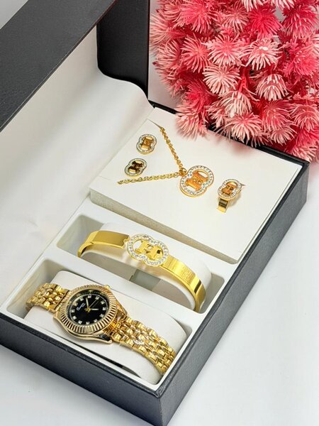 Coffret Bijoux et Montre Dorés