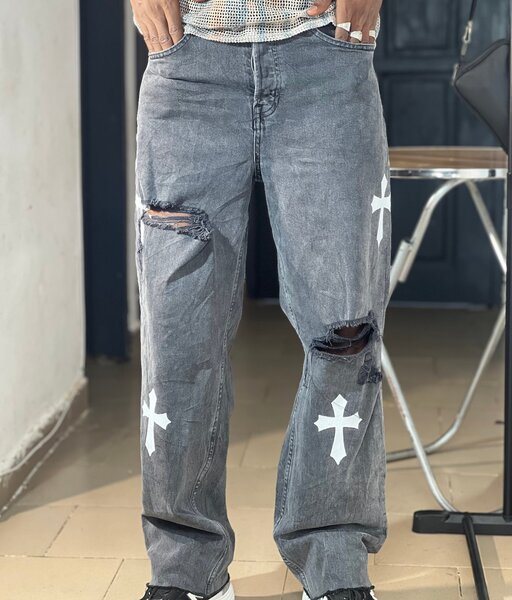 Jean déchiré croix style