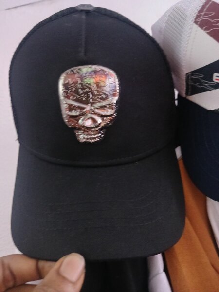 Casquette noire tête de mort