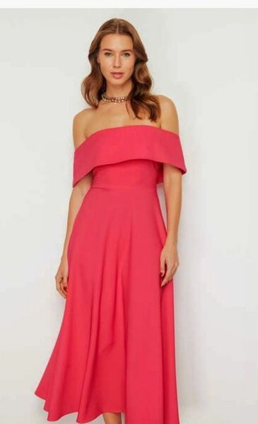 Robe Évasée Rose Épaule Nue