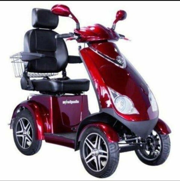 Scooter électrique rouge pour personnes âgées
