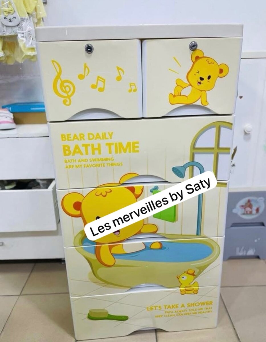 Une commode de rangement