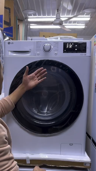 Стиральная машина белая