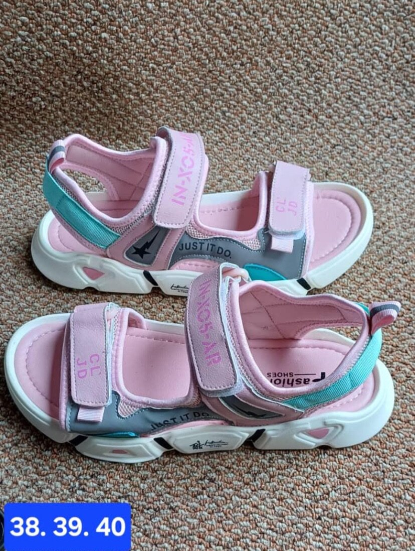 Sandales enfants colorées