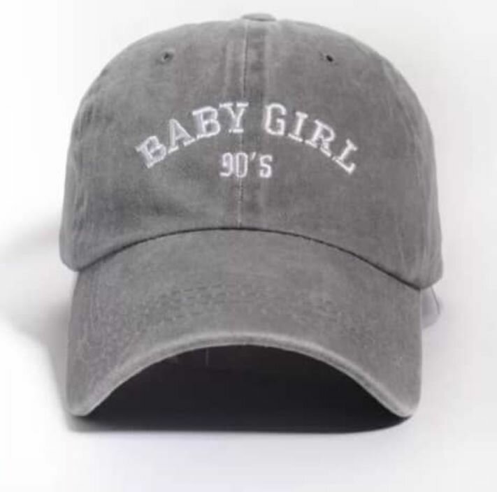 Casquette tendance motifs brodés