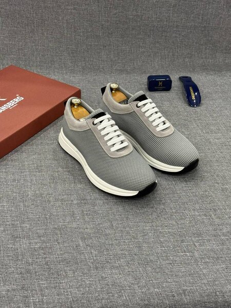 Baskets légères grises