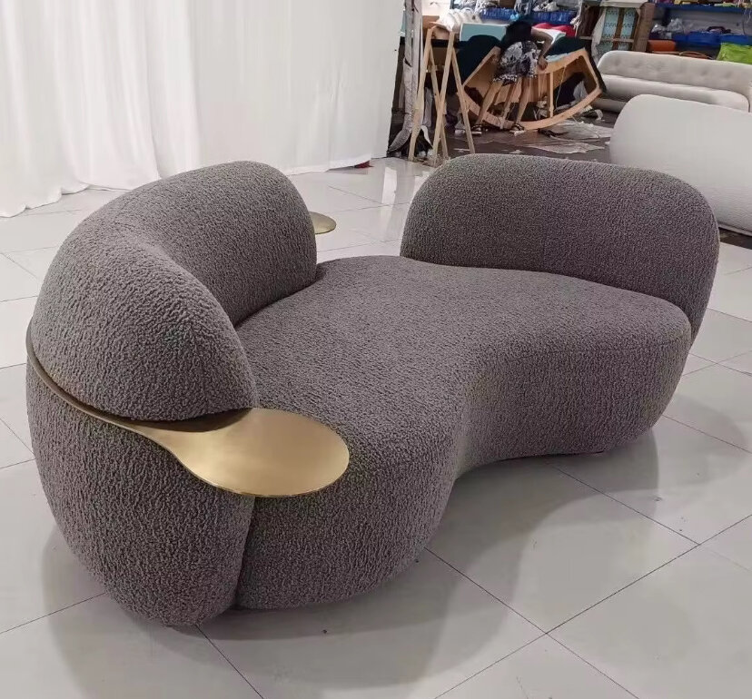 Canapé moderne avec plateau