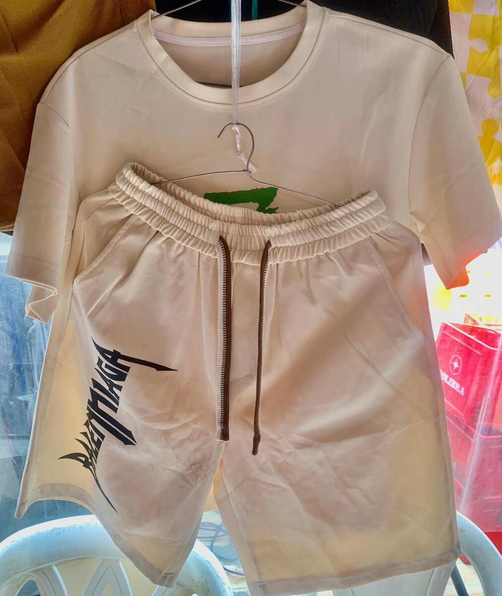 Ensemble T-shirt et Short Design Unique