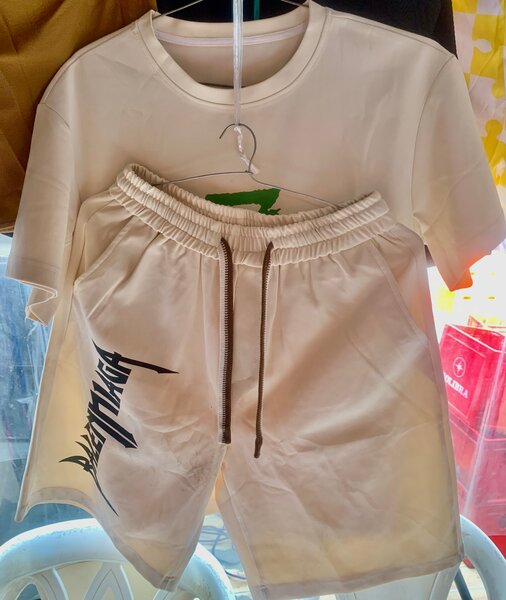 Ensemble T-shirt et Short Design Unique