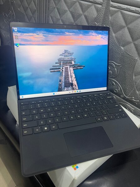 Surface pro8