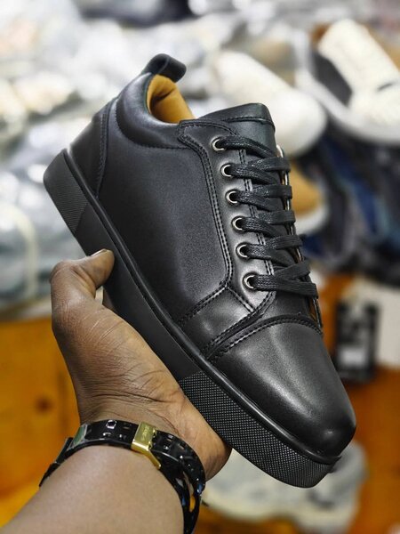 Sneakers en cuir noir élégants