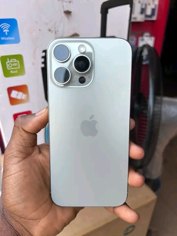 iPhone moderne argenté