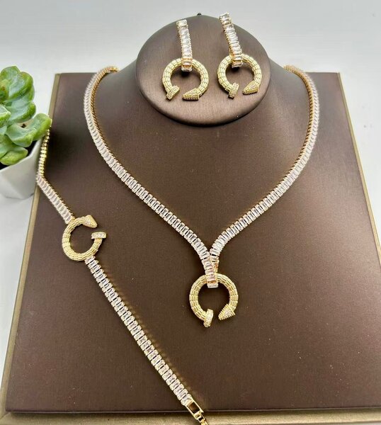 Élégant set de bijoux doré