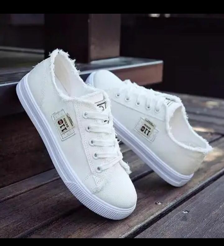 Ladies sneakers