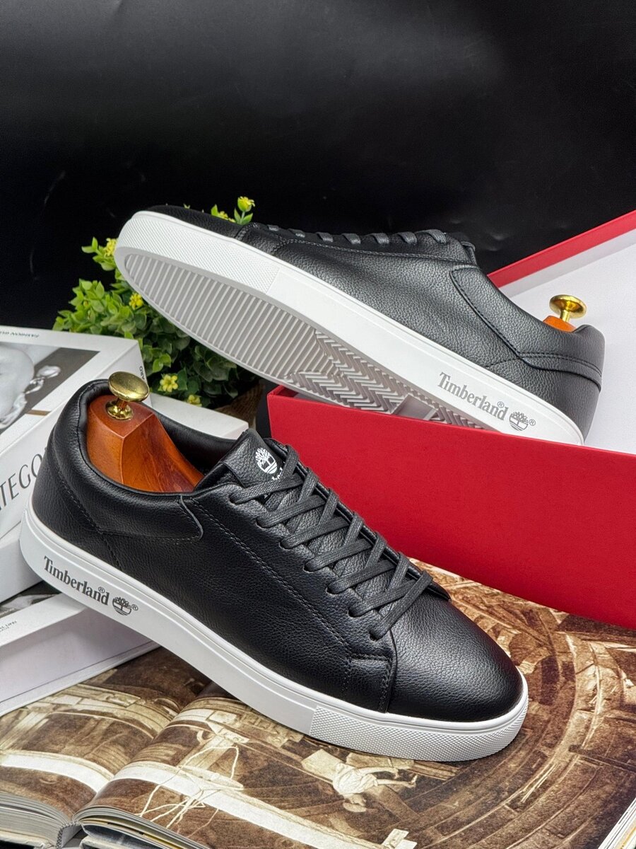 TIMBERLAND BLACK AND WHITE