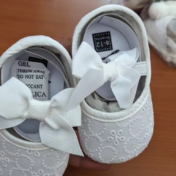 White sandals with lace for a girl