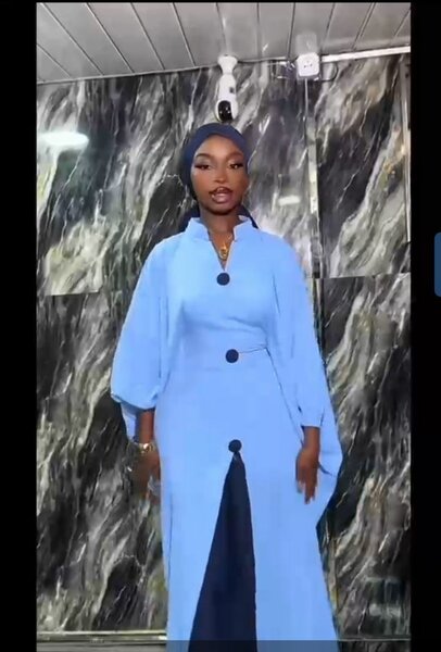 Robe bleue élégante femme