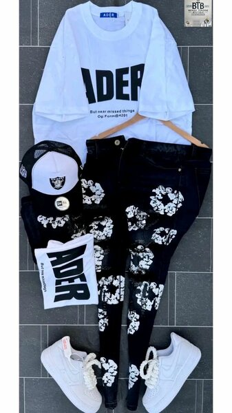 Pantalon gothique motifs crâne